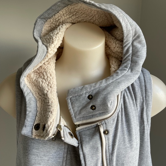 Roxy (QuickSilver) sherpa vest - size 12 - Picture 2 of 6